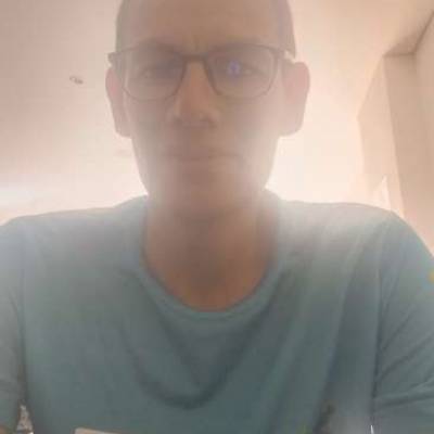  Hombre de 37 años Bogotá