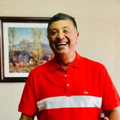  Hombre de 74 años Flores