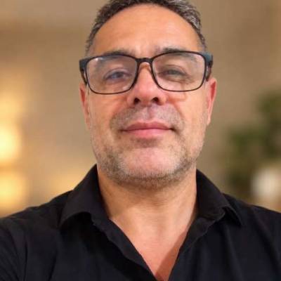  Hombre de 53 años Parque Chacabuco