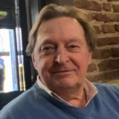  Hombre de +74 años Olivos