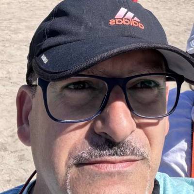  Hombre de 54 años Escobar