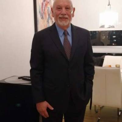  Hombre de +74 años Villa Crespo