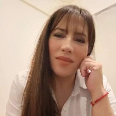  Mujer de 51 años Flores