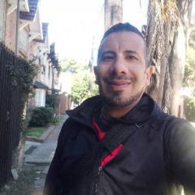  Hombre de 44 años Morón