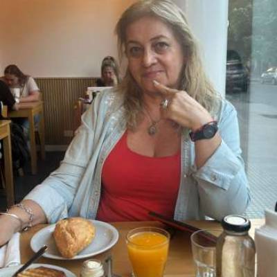  Mujer de 62 años 25 de Mayo