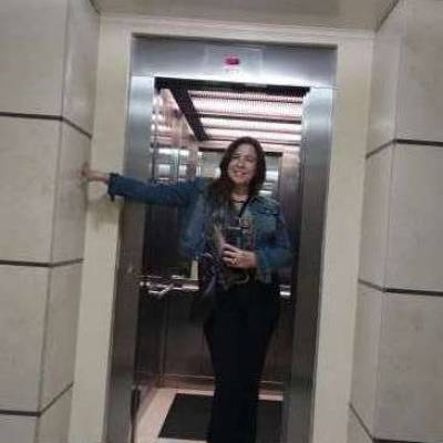  Mujer de 53 años Flores
