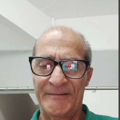  Hombre de 71 años Puerto Madryn