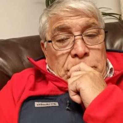  Hombre de 66 años Santiago