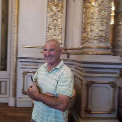  Hombre de 69 años Alte. Brown