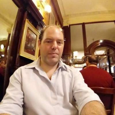  Hombre de 54 años Nuñez