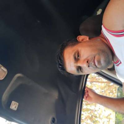 Hombre de 40 años Moreno