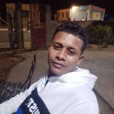  Hombre de 30 años Caracas