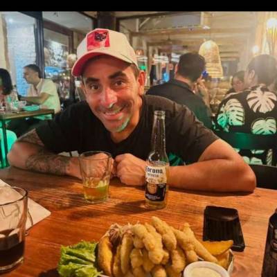  Hombre de 46 años La Boca 