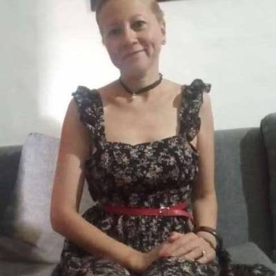  Mujer de 49 años Moreno