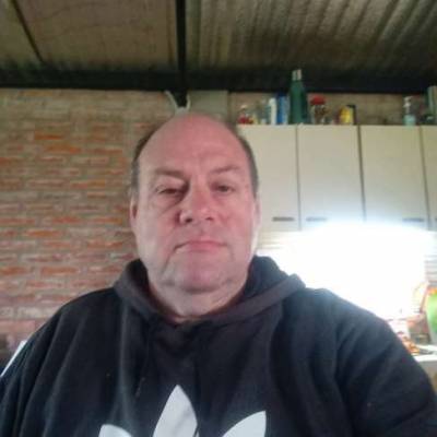  Hombre de 61 años 25 de Mayo