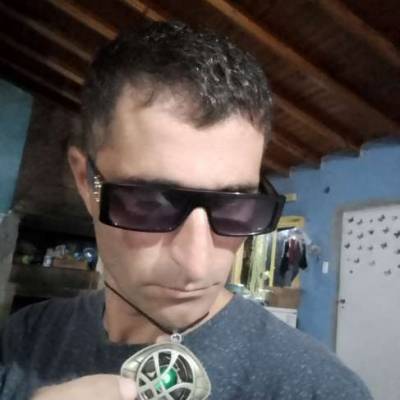  Hombre de 37 años Escobar