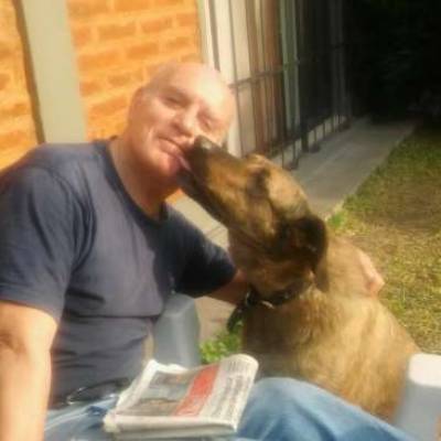  Hombre de +74 años Ezeiza