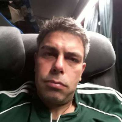  Hombre de 44 años Constitución