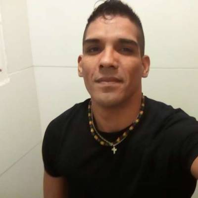  Hombre de 38 años Comodoro Rivadavia