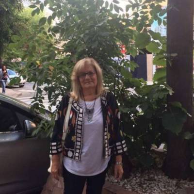  Mujer de +74 años Boedo
