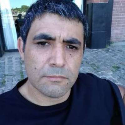  Hombre de 47 años Moreno
