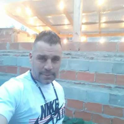  Hombre de 48 años Moreno