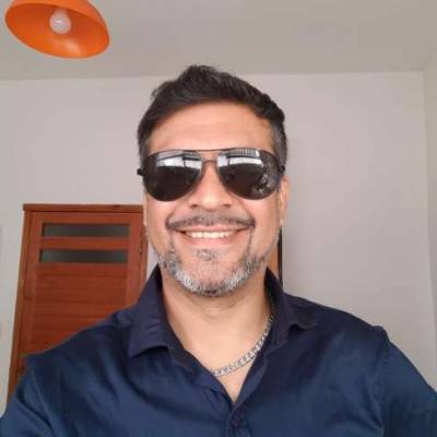 Hombre de 48 años Bernal