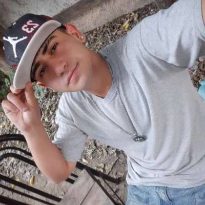  Hombre de 33 años Constitución