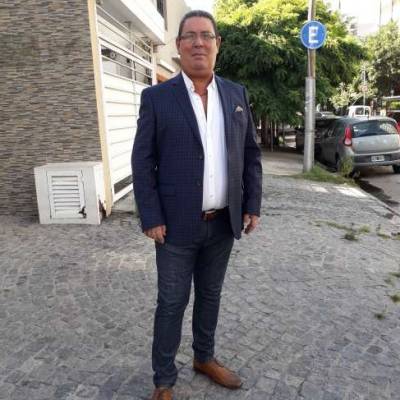  Hombre de 66 años Lanus
