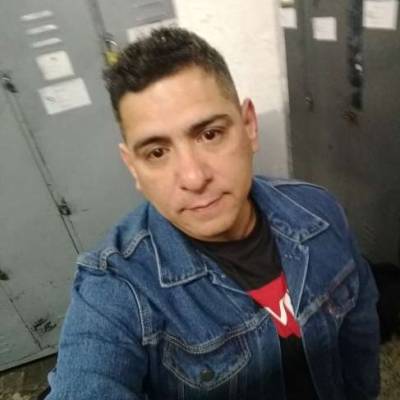  Hombre de 52 años Alte. Brown
