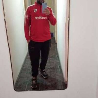  Hombre de 32 años Concepción del Uruguay