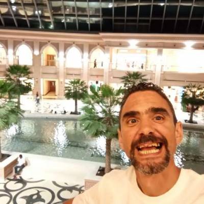  Hombre de 47 años Mataderos