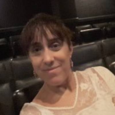  Mujer de 53 años Flores