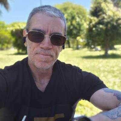  Hombre de 56 años Olivos
