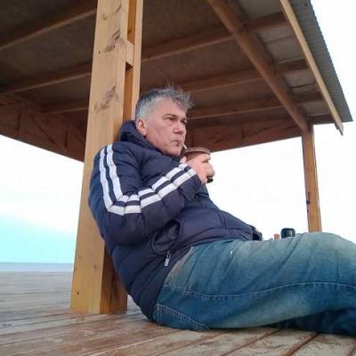  Hombre de 59 años Alte. Brown