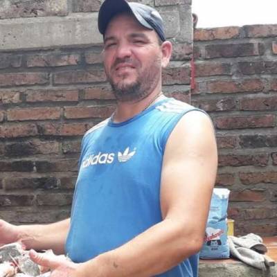  Hombre de 42 años Santa Fe