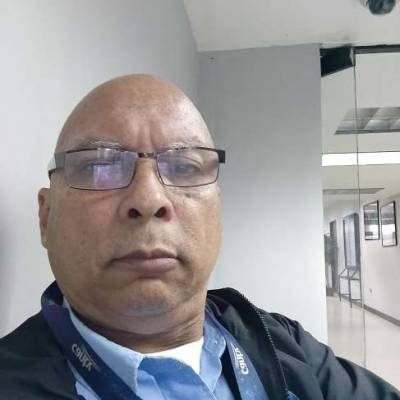 Hombre de 61 años Caracas