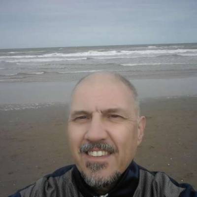  Hombre de 64 años Parque Chacabuco