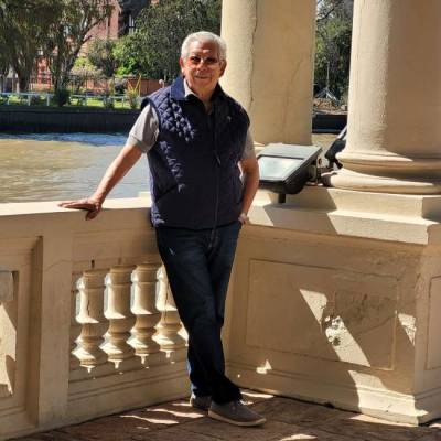  Hombre de 74 años Escobar