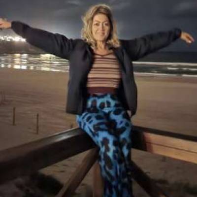 Mujer de 44 años Santander