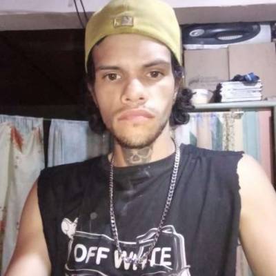  Hombre de 34 años Caracas