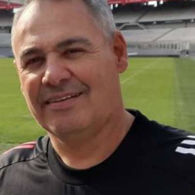  Hombre de 60 años Parque Chacabuco