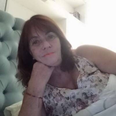  Mujer de 67 años Flores