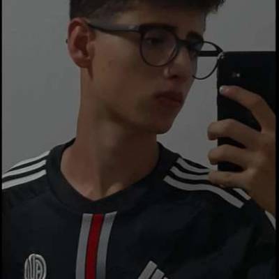  Hombre de 32 años Velez Sarsfield