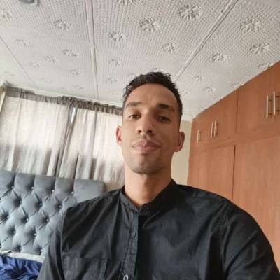  Hombre de 30 años Guayaquil