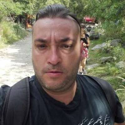  Hombre de 43 años Villa Lugano