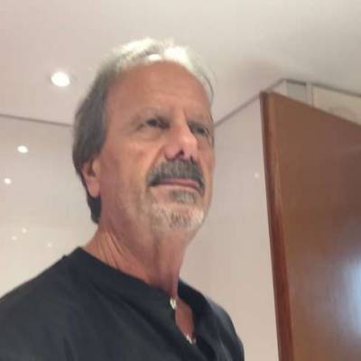 Hombre de 69 años Flores