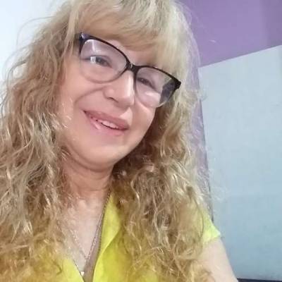  Mujer de 73 años Versalles