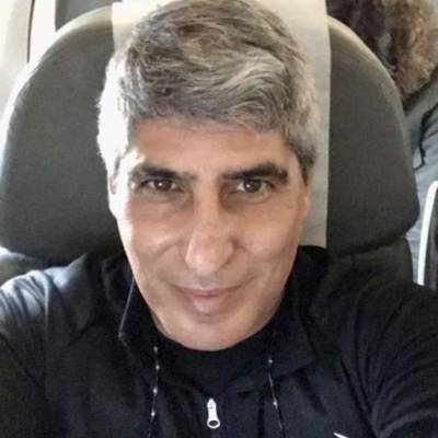  Hombre de 57 años Moreno
