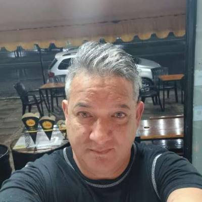  Hombre de 51 años Escobar